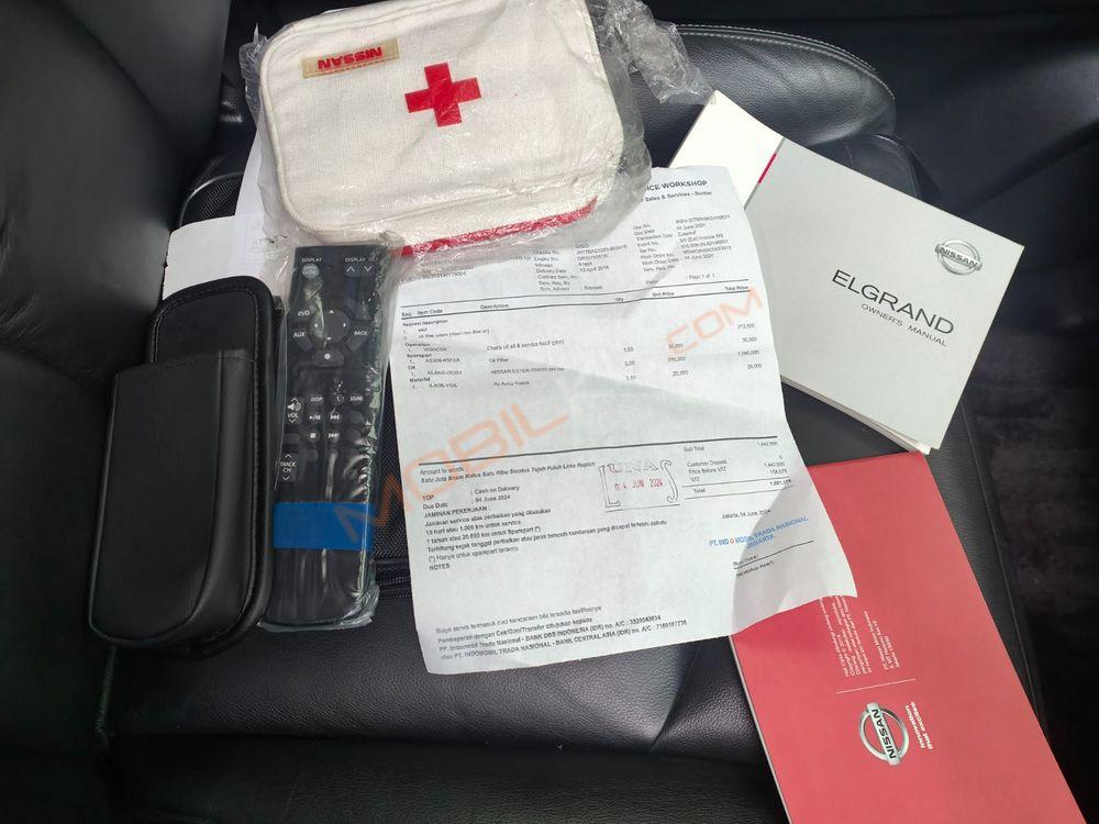 Mobil Nissan Elgrand 2016