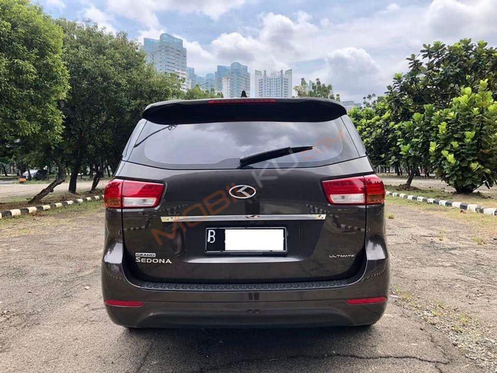 Mobil Kia Sedona 2017