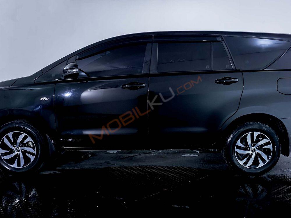 Mobil Toyota Kijang Innova 2021