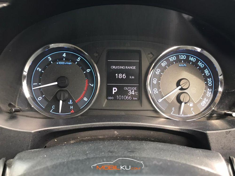 Mobil Toyota Corolla 2015