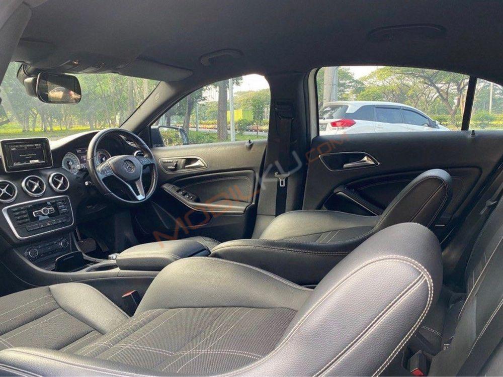 Mobil Mercedes-Benz A-Class 2013