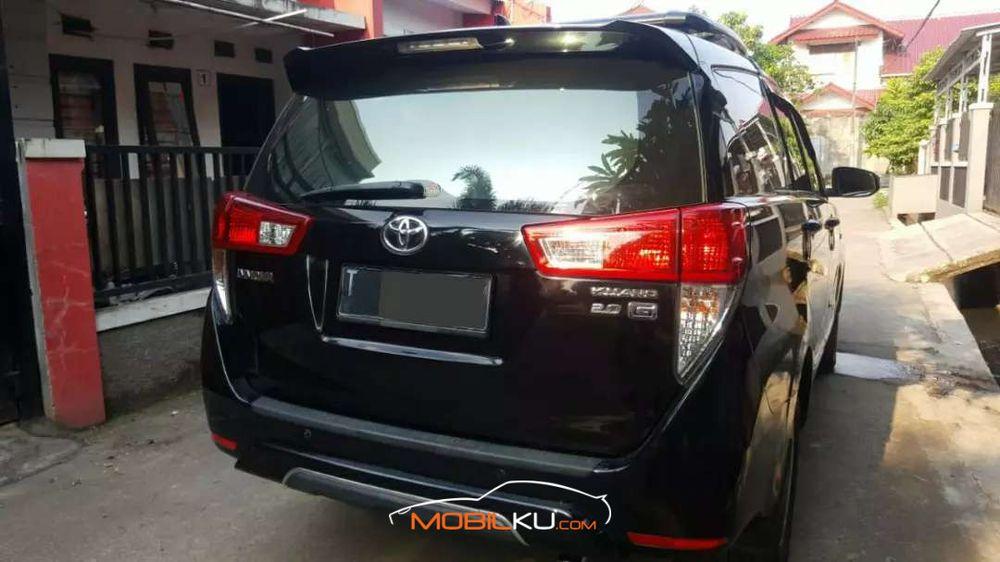 Mobil Toyota Kijang Innova 2017