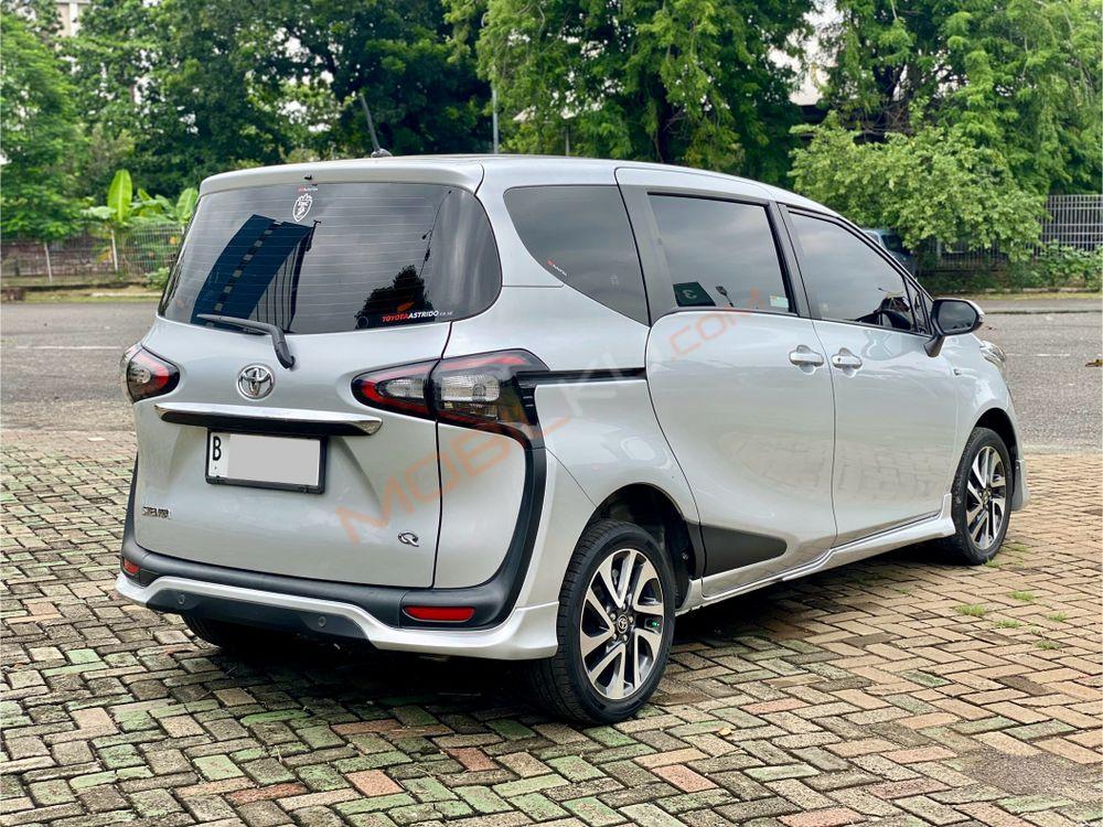 Mobil Toyota Sienta 2019