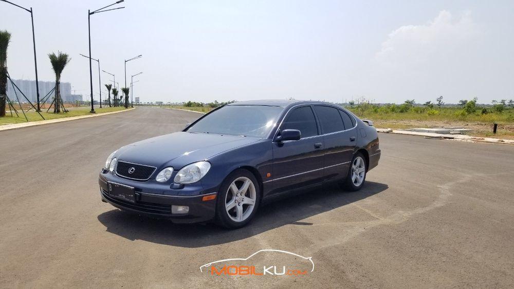 Mobil Lexus GS 2000
