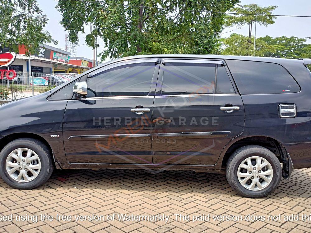 Mobil Toyota Kijang Innova 2011