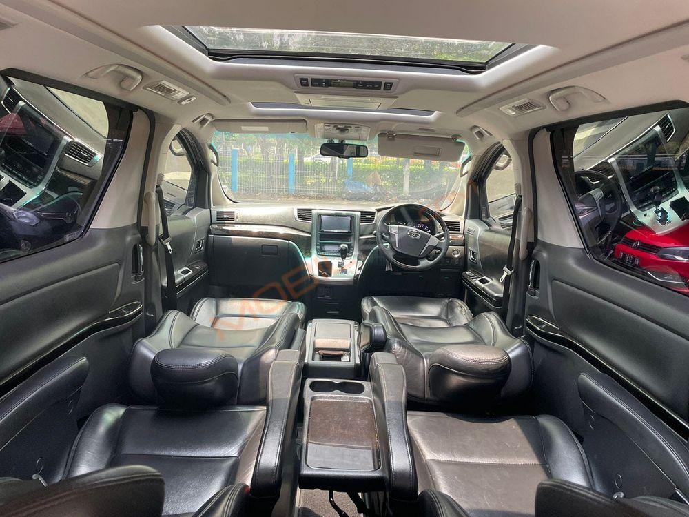 Mobil Toyota Vellfire 2014