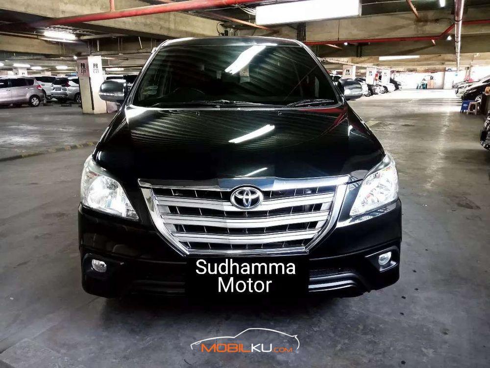 Mobil Toyota Kijang Innova 2013