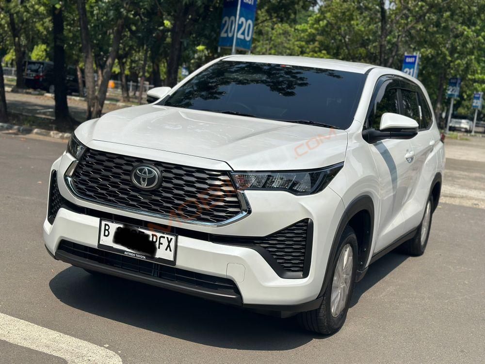 Mobil Toyota Kijang Innova 2023