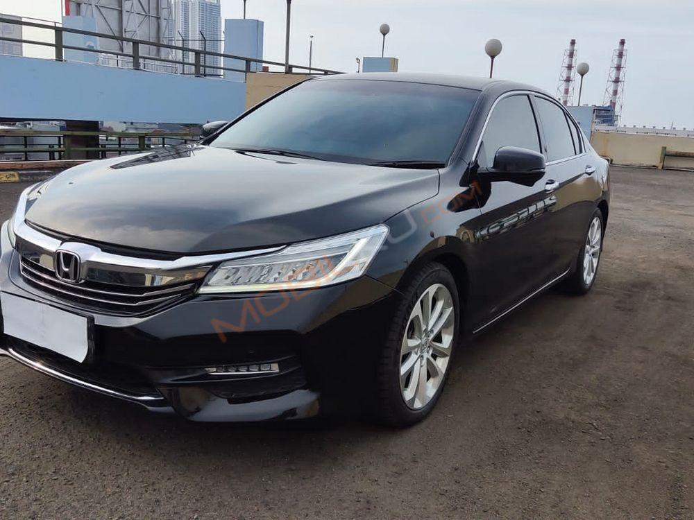 Mobil Honda Accord 2017