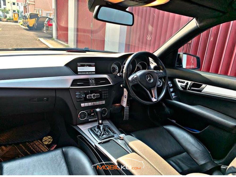 Mobil Mercedes-Benz C-Class 2012