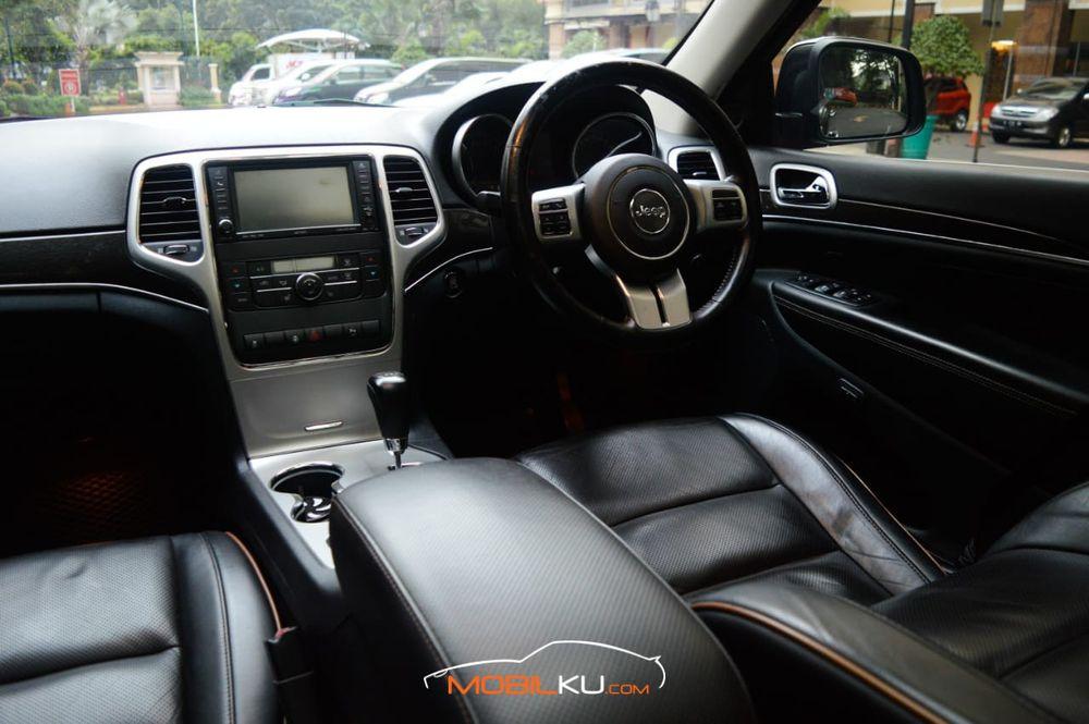 Mobil Jeep Cherokee 2011