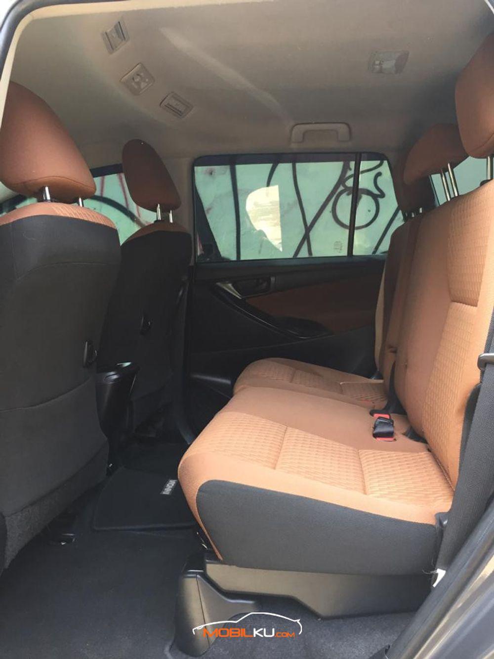 Mobil Toyota Kijang Innova 2016