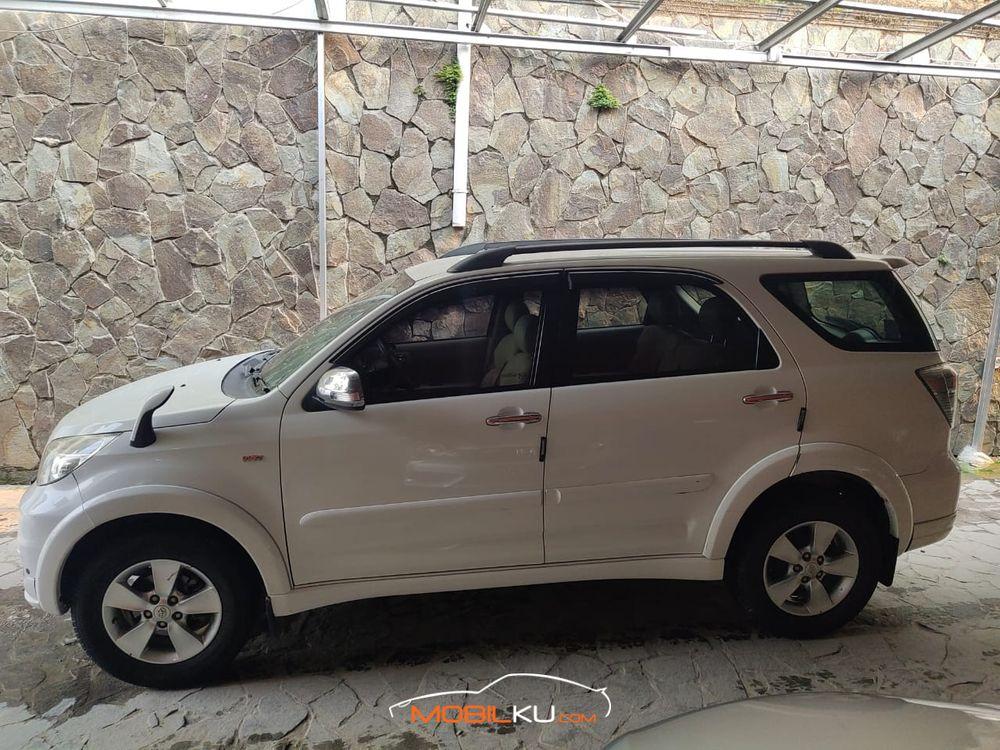 Mobil Toyota Rush 2013