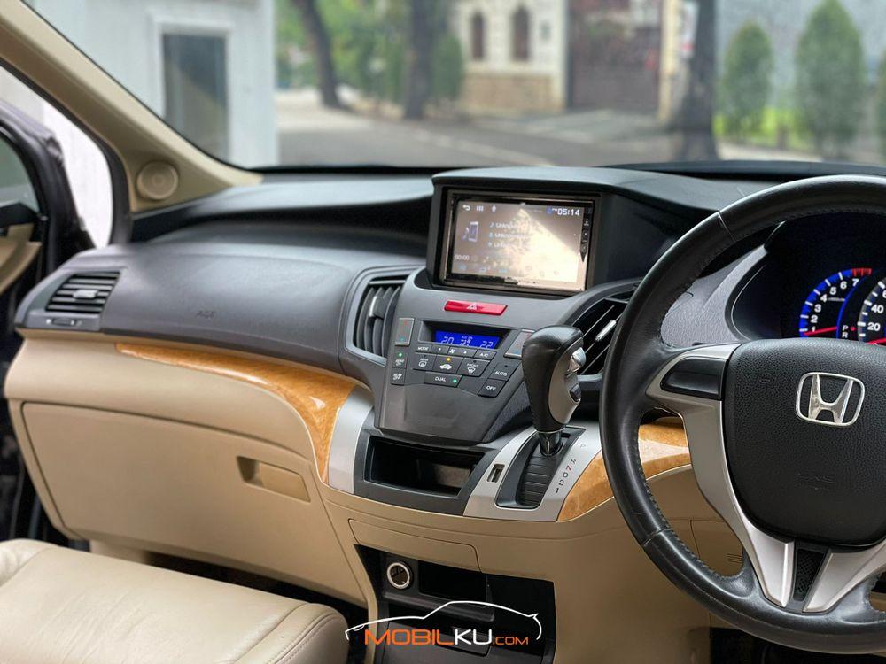 Mobil Honda Odyssey 2010