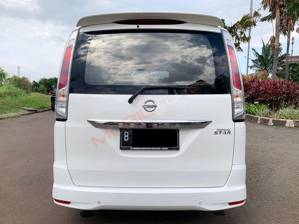Mobil Nissan Serena 2014