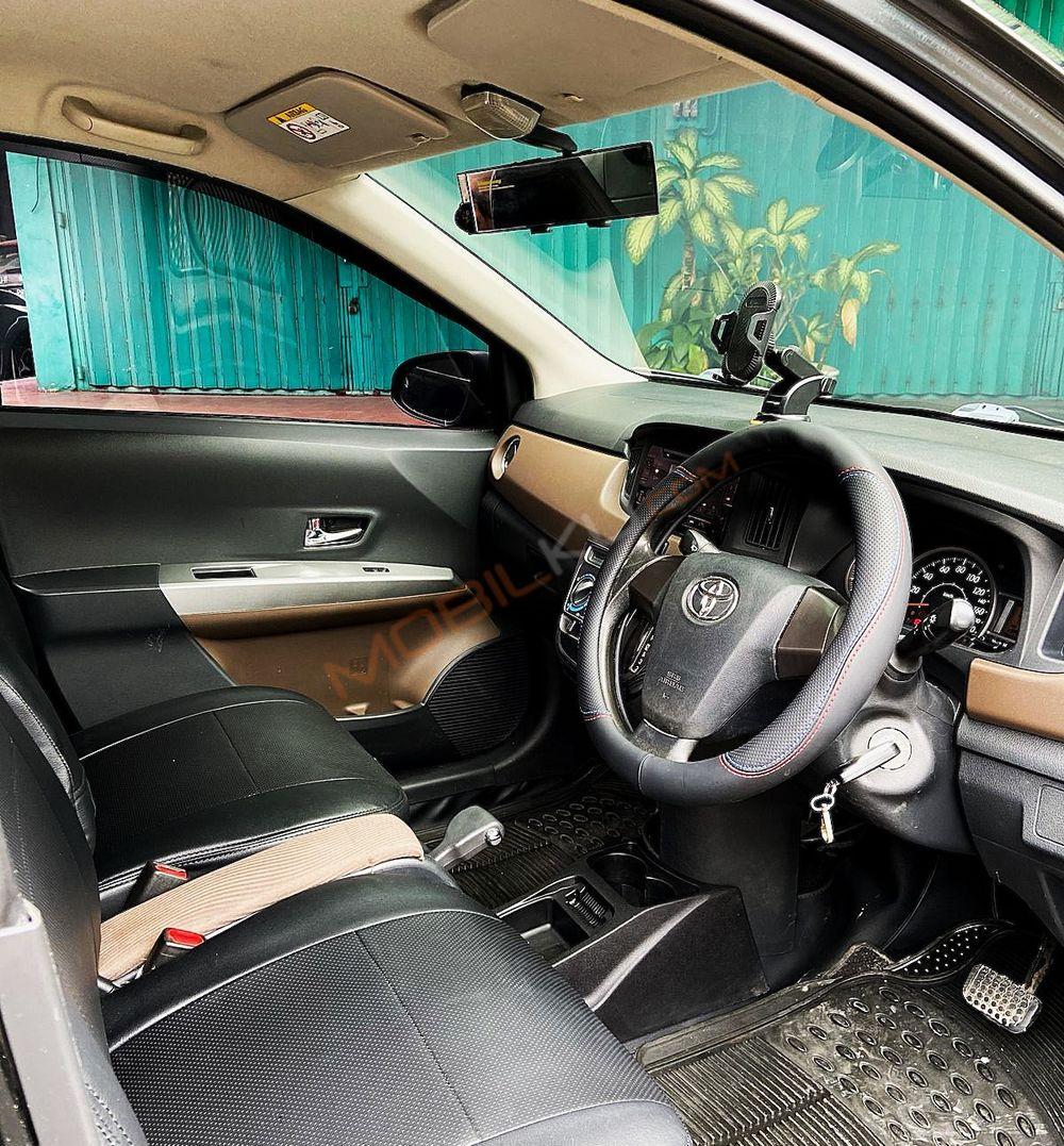 Mobil Toyota Calya 2016