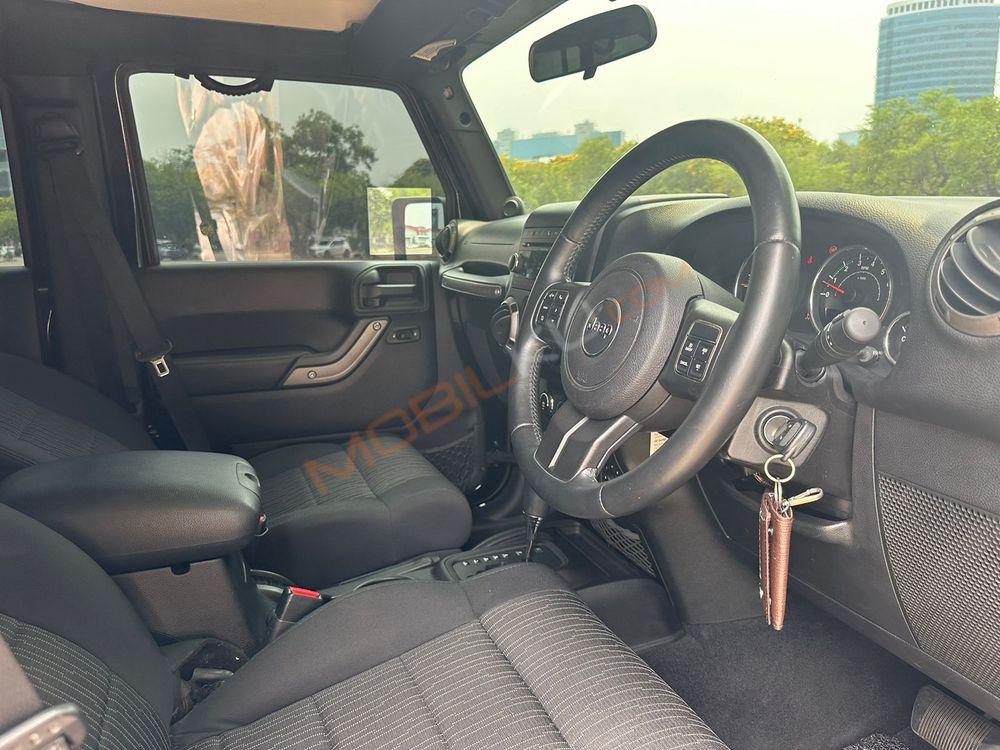 Mobil Jeep Wrangler 2011