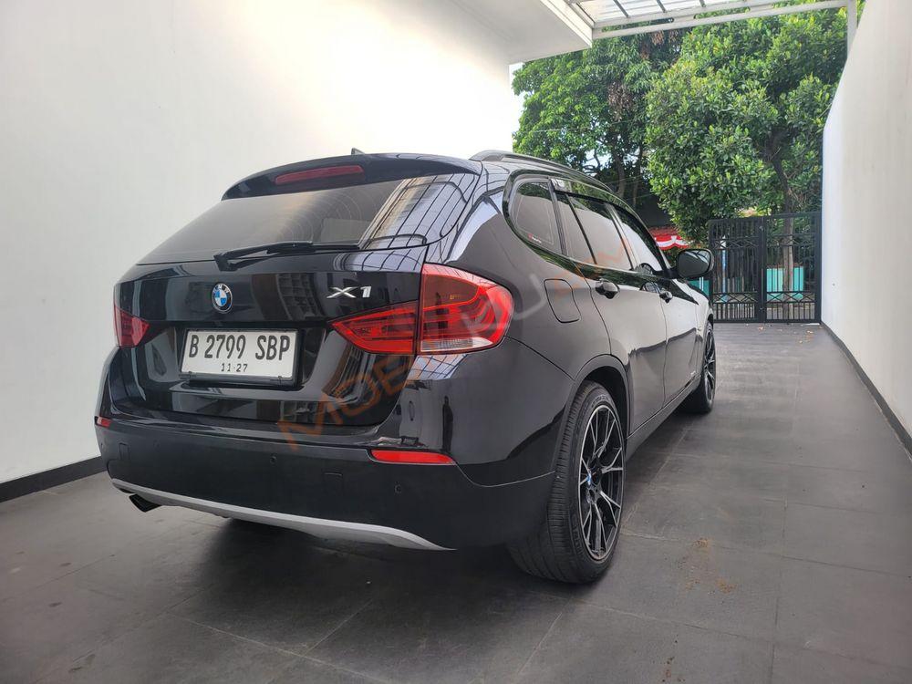 Mobil BMW X1 2012