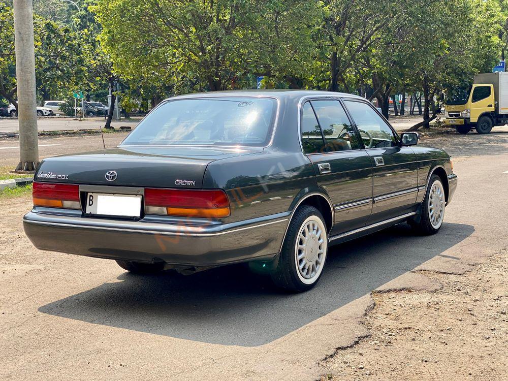 Mobil Toyota Crown 1995
