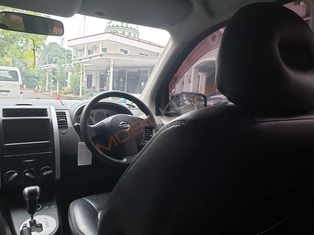 Mobil Nissan X-Trail 2009
