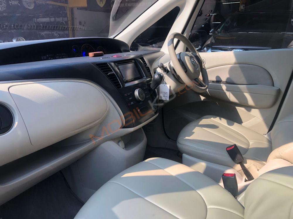 Mobil Mazda Biante 2014