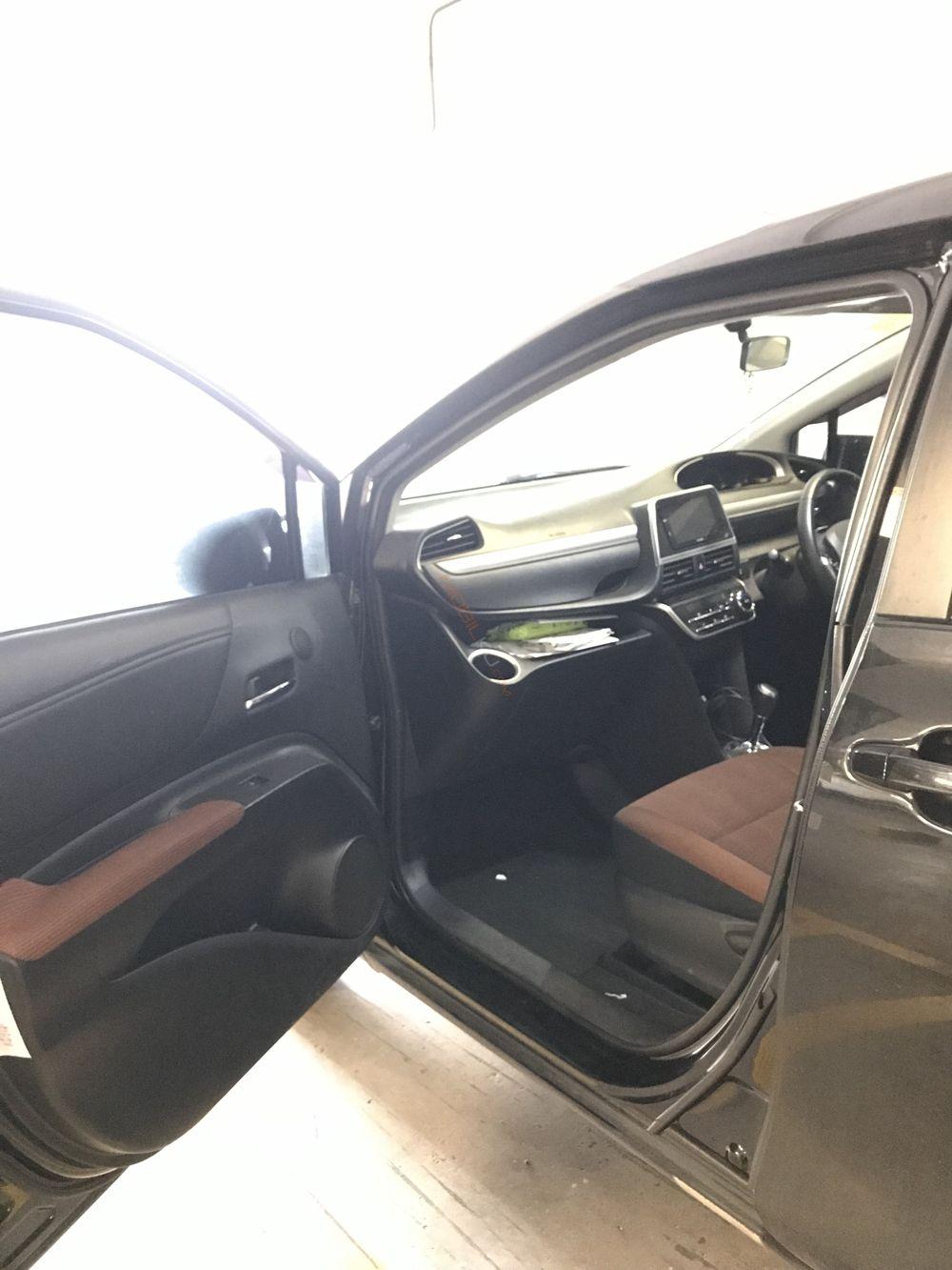 Mobil Toyota Sienta 2018