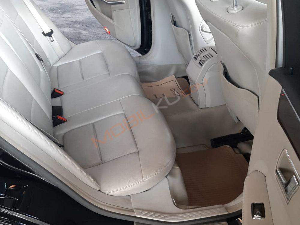 Mobil Mercedes-Benz E-Class 2010