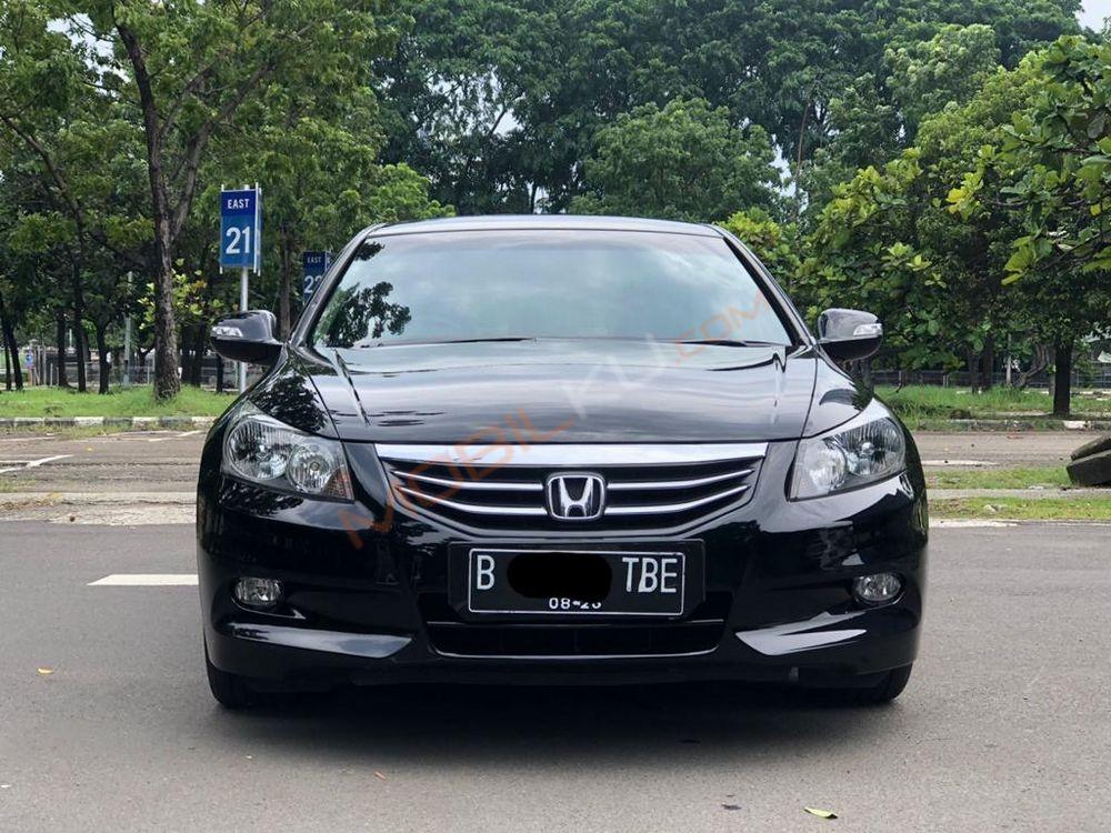 Mobil Honda Accord 2011
