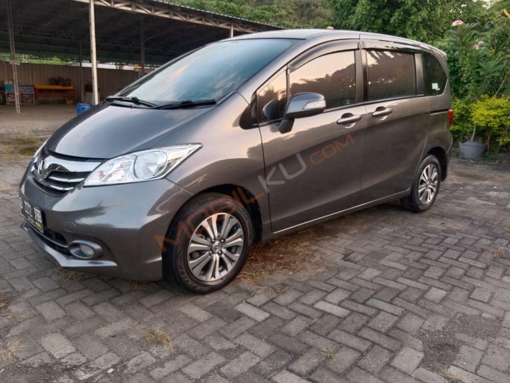 Mobil Honda Freed 2013