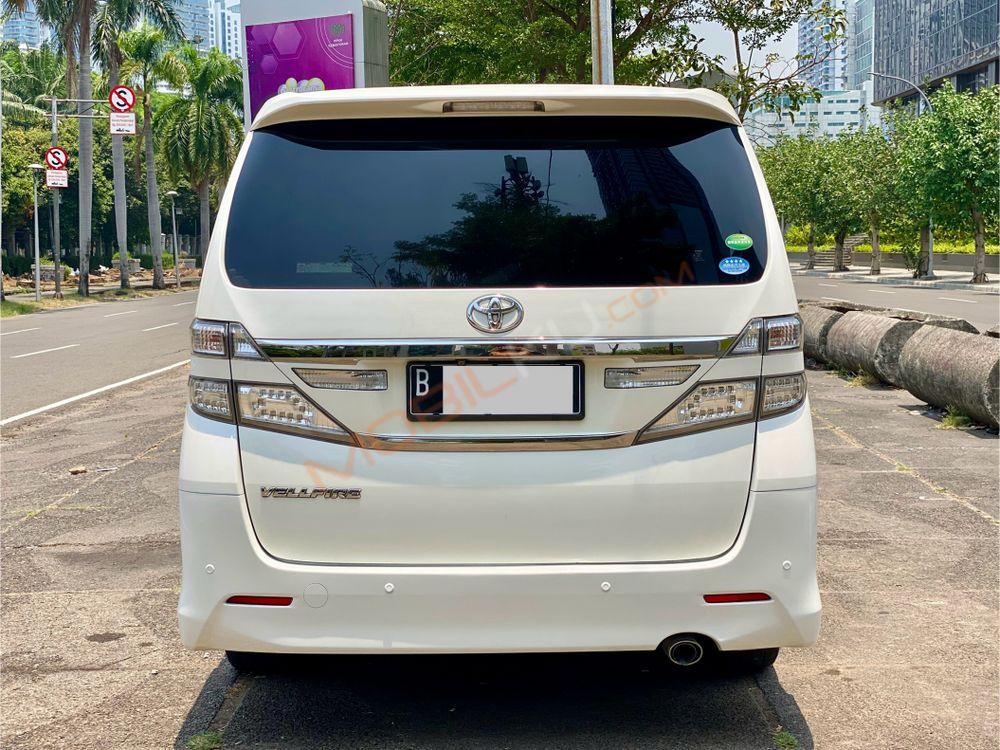 Mobil Toyota Vellfire 2014