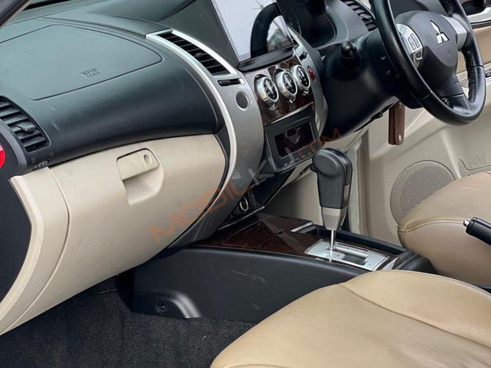 Mobil Mitsubishi Pajero Sport 2012