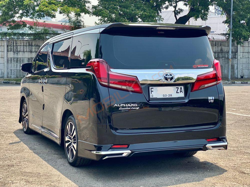 Mobil Toyota Alphard 2023
