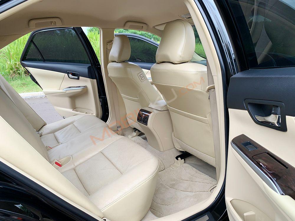 Mobil Toyota Camry 2018