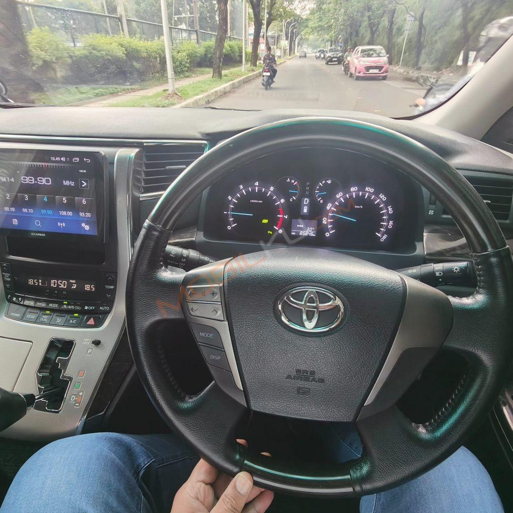 Mobil Toyota Alphard 2014