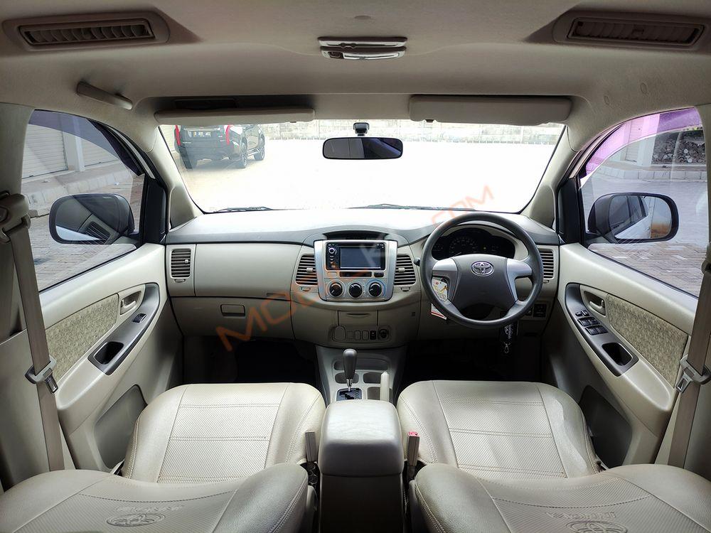 Mobil Toyota Kijang Innova 2013