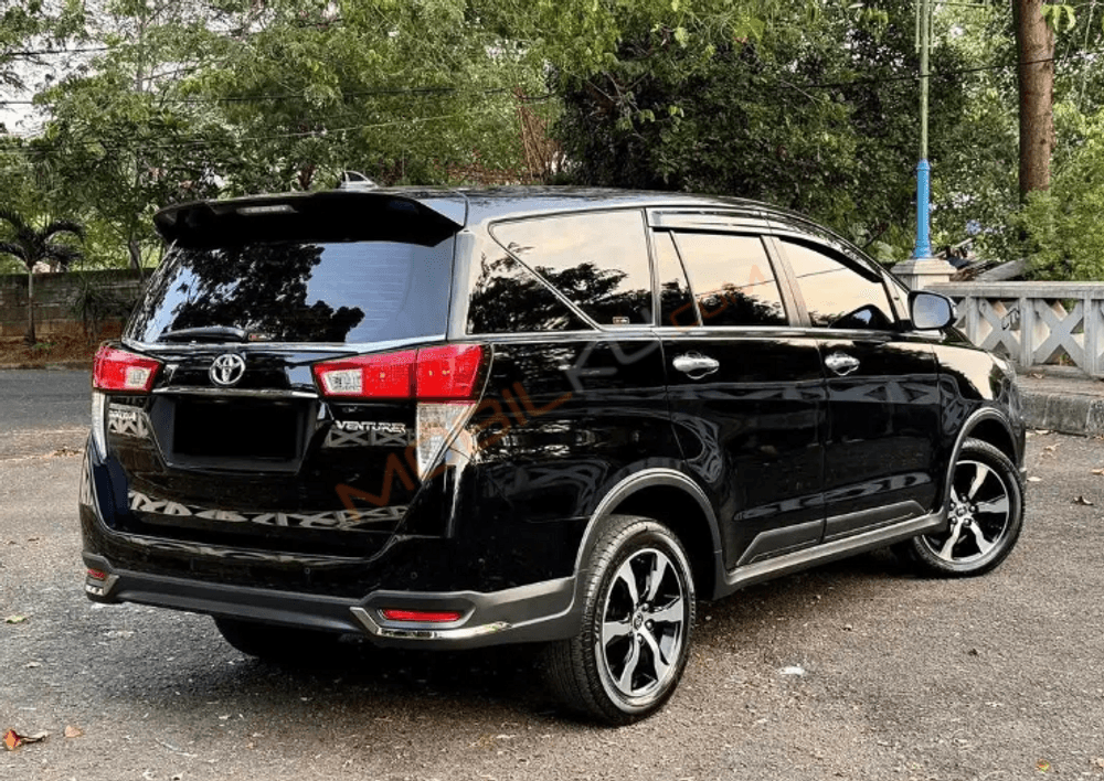 Mobil Toyota Kijang Innova 2022