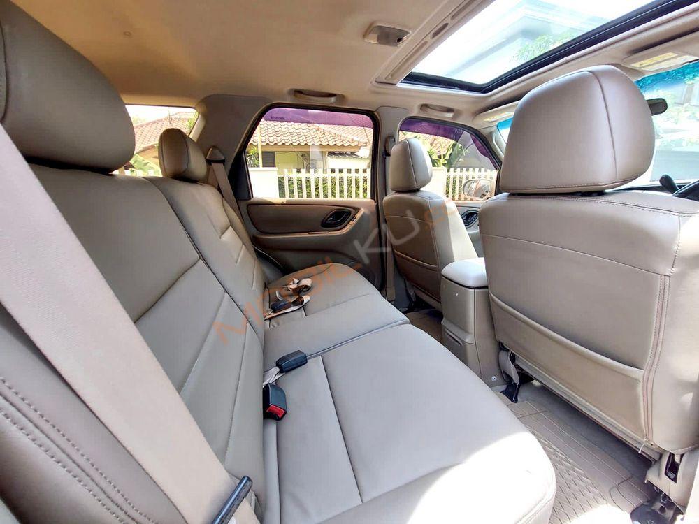 Mobil Ford Escape 2003