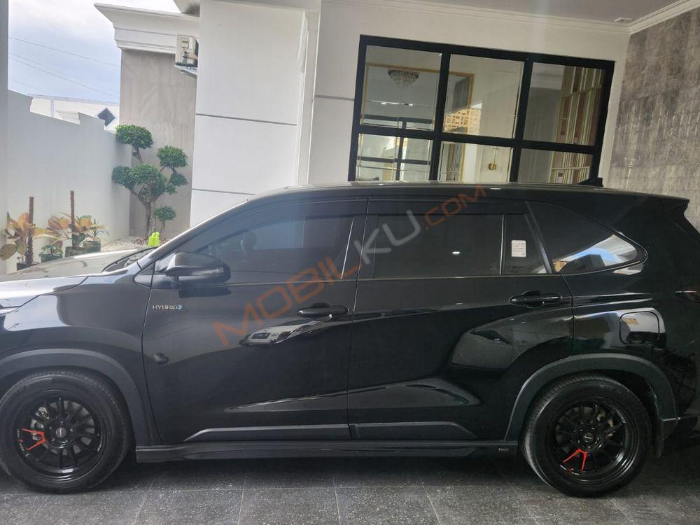 Mobil Toyota Kijang Innova Zenix 2023