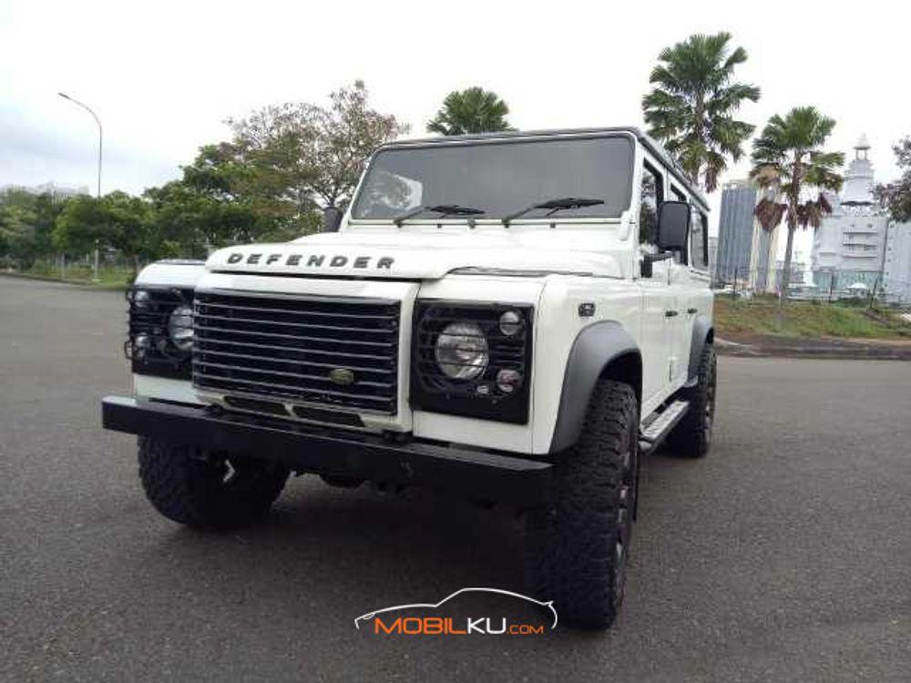Mobil Land Rover Defender 2013