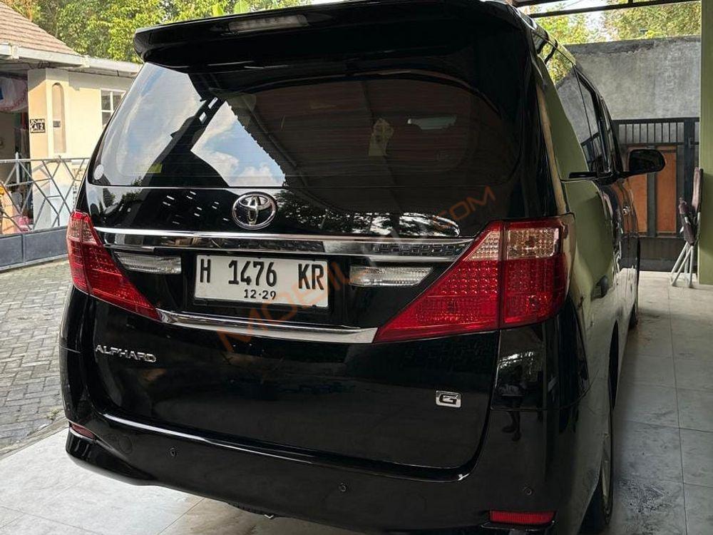 Mobil Toyota Alphard 2014