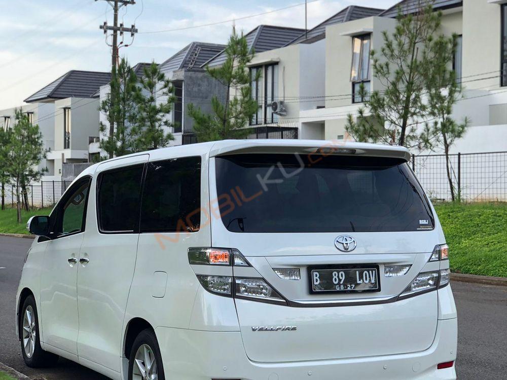 Mobil Toyota Vellfire 2012