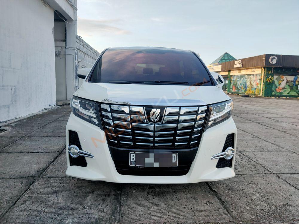 Mobil Toyota Alphard 2015