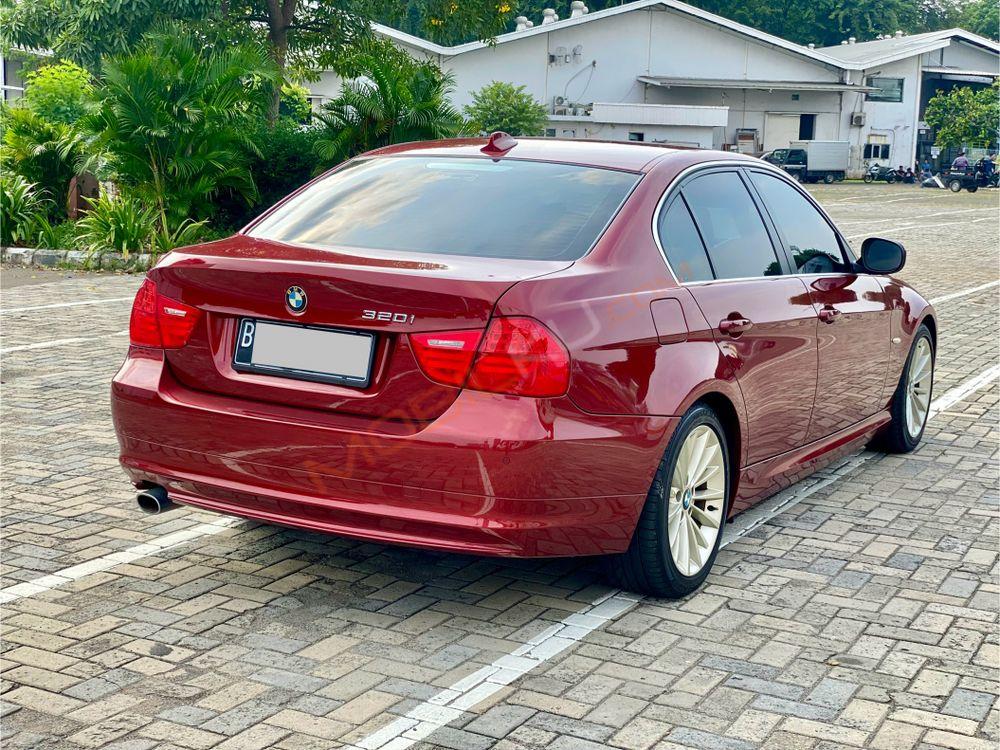 Mobil BMW 3 Series 2011