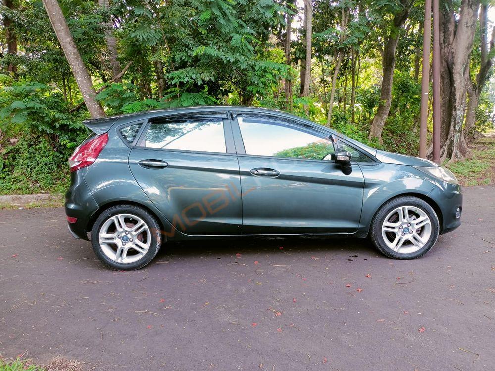 Mobil Ford Fiesta 2011