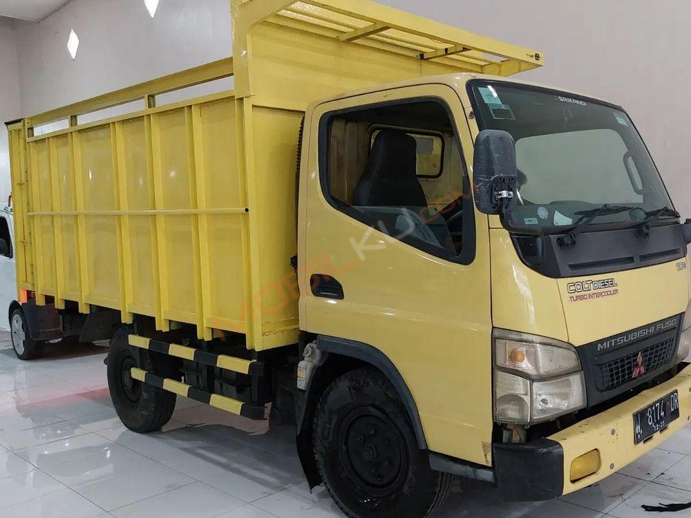 Mobil Mitsubishi Fuso 2015