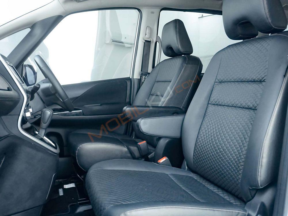 Mobil Nissan Serena 2019