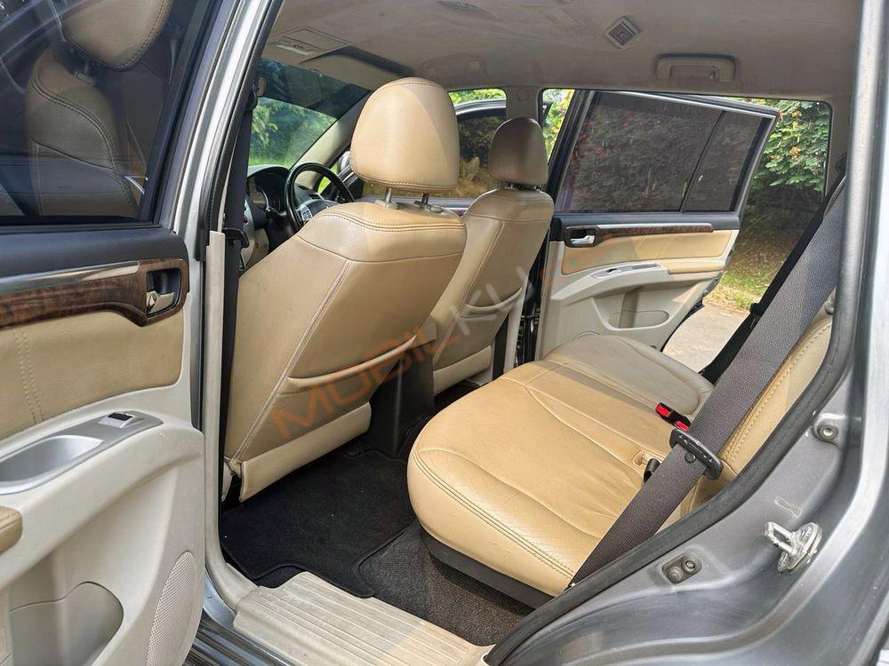 Mobil Mitsubishi Pajero Sport 2013