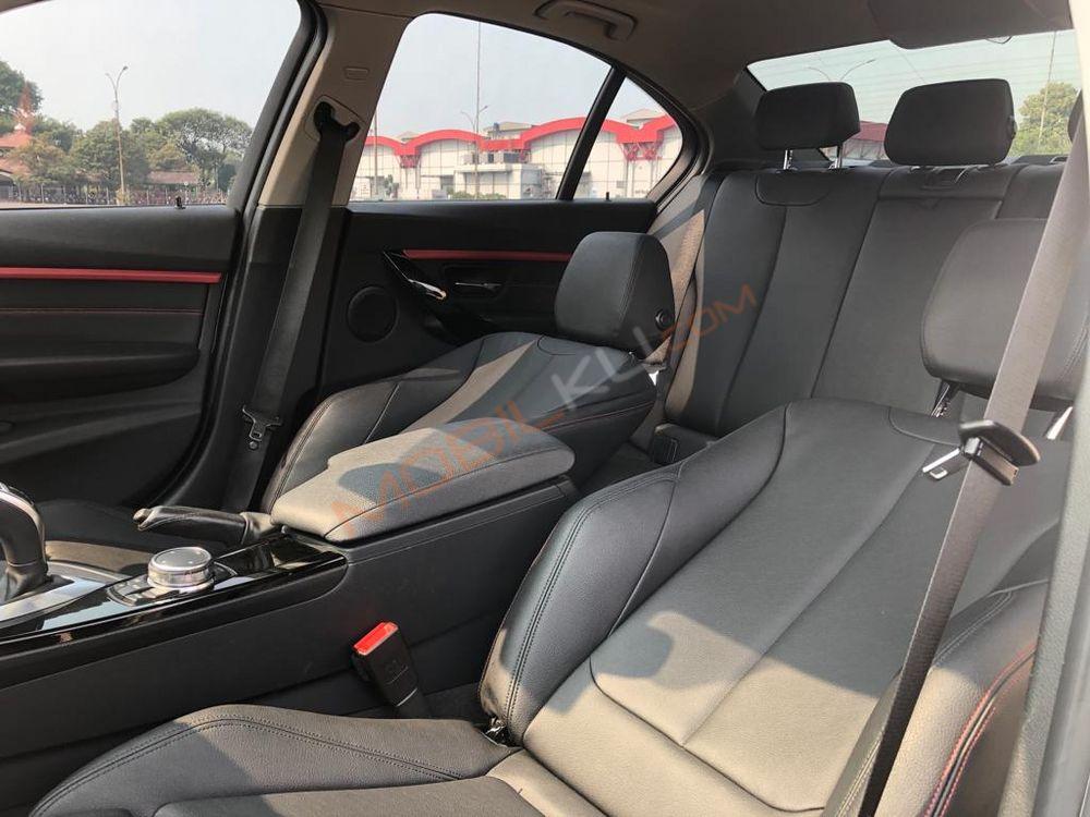 Mobil BMW 3 Series 2016
