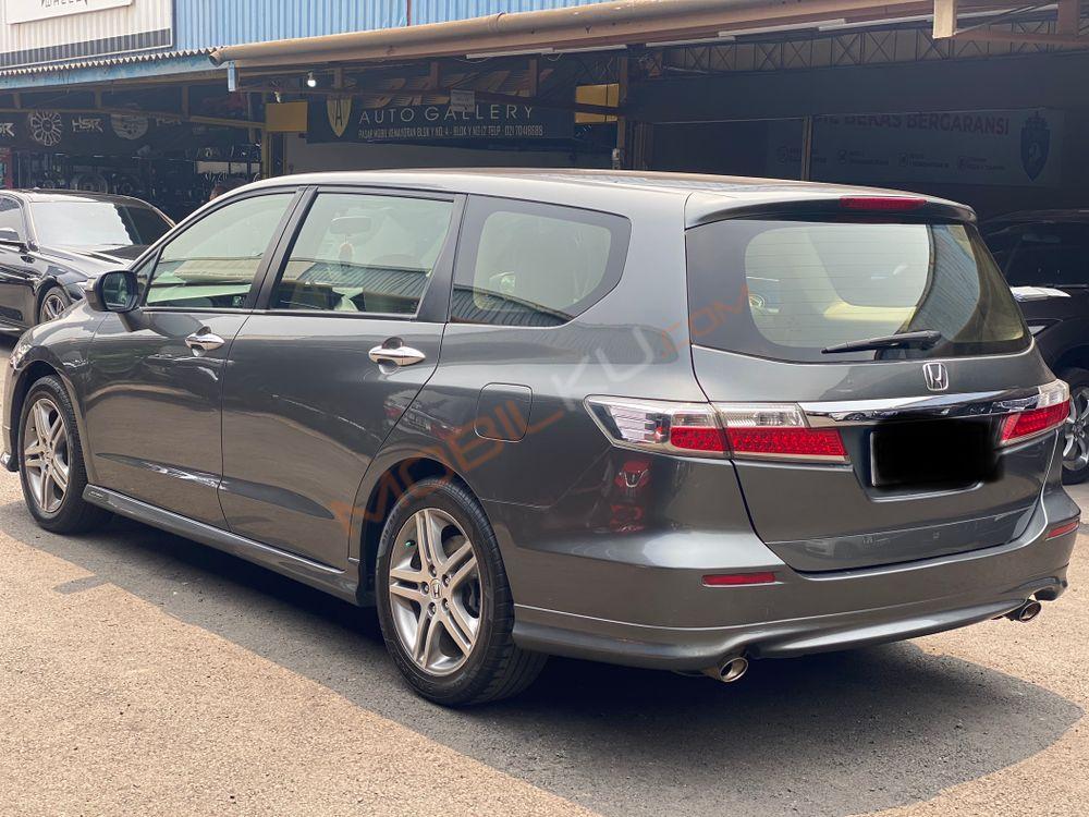 Mobil Honda Odyssey 2012