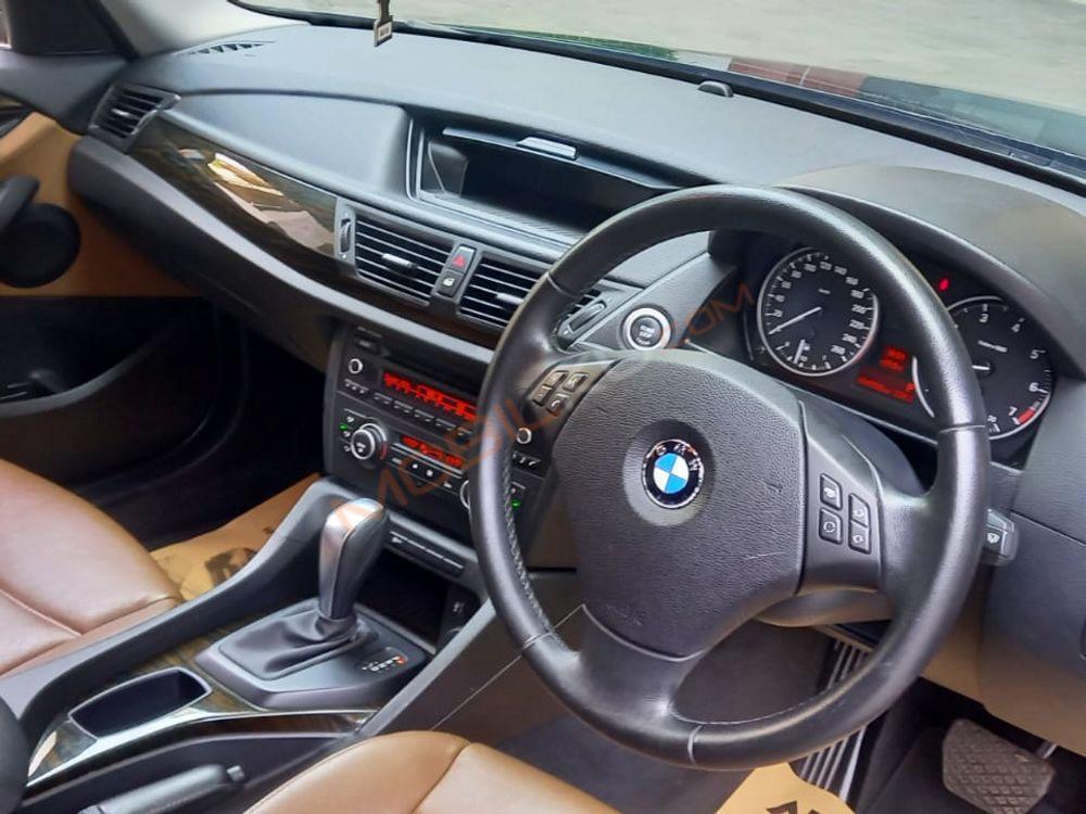Mobil BMW X1 2011